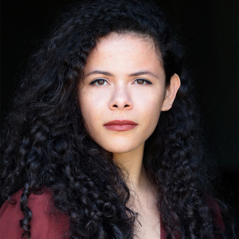 madeline_calais_headshot